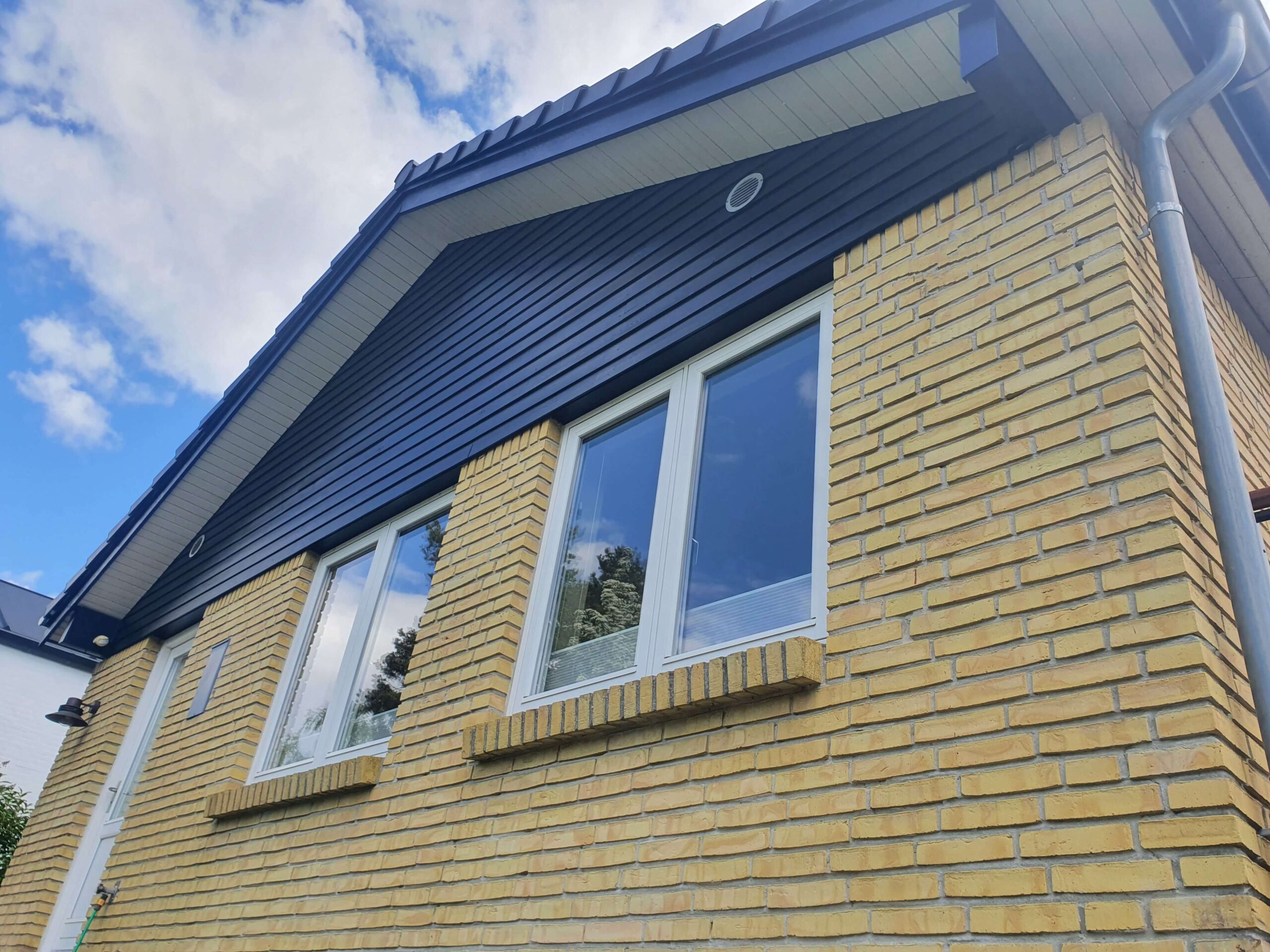 Maling af gavl, udhæng og vindskeder